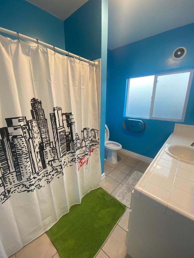 Spacious Private Angeles Bedroom With Ac & Wifi & Private Fridge Near Usc The Coliseum Exposition Park Bmo Stadium Of Southern California Privatunterkunft Los Angeles