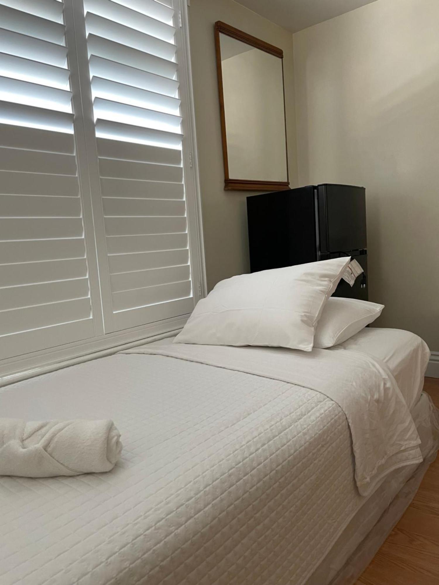 Spacious Private Angeles Bedroom With Ac & Wifi & Private Fridge Near Usc The Coliseum Exposition Park Bmo Stadium Of Southern California Privatunterkunft Los Angeles